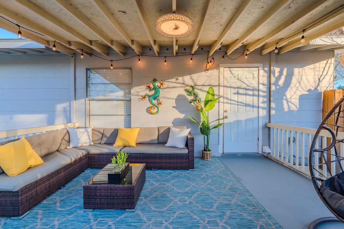 Game Room, Pool & Fire Pit At The Medical Center 샌안토니오 외부 사진