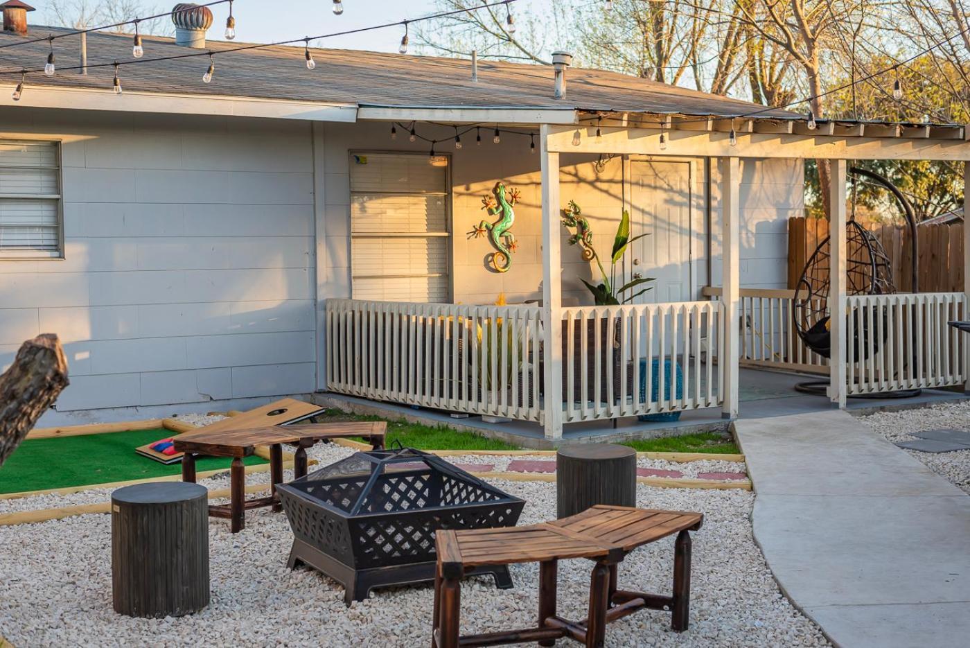 Game Room, Pool & Fire Pit At The Medical Center 샌안토니오 외부 사진